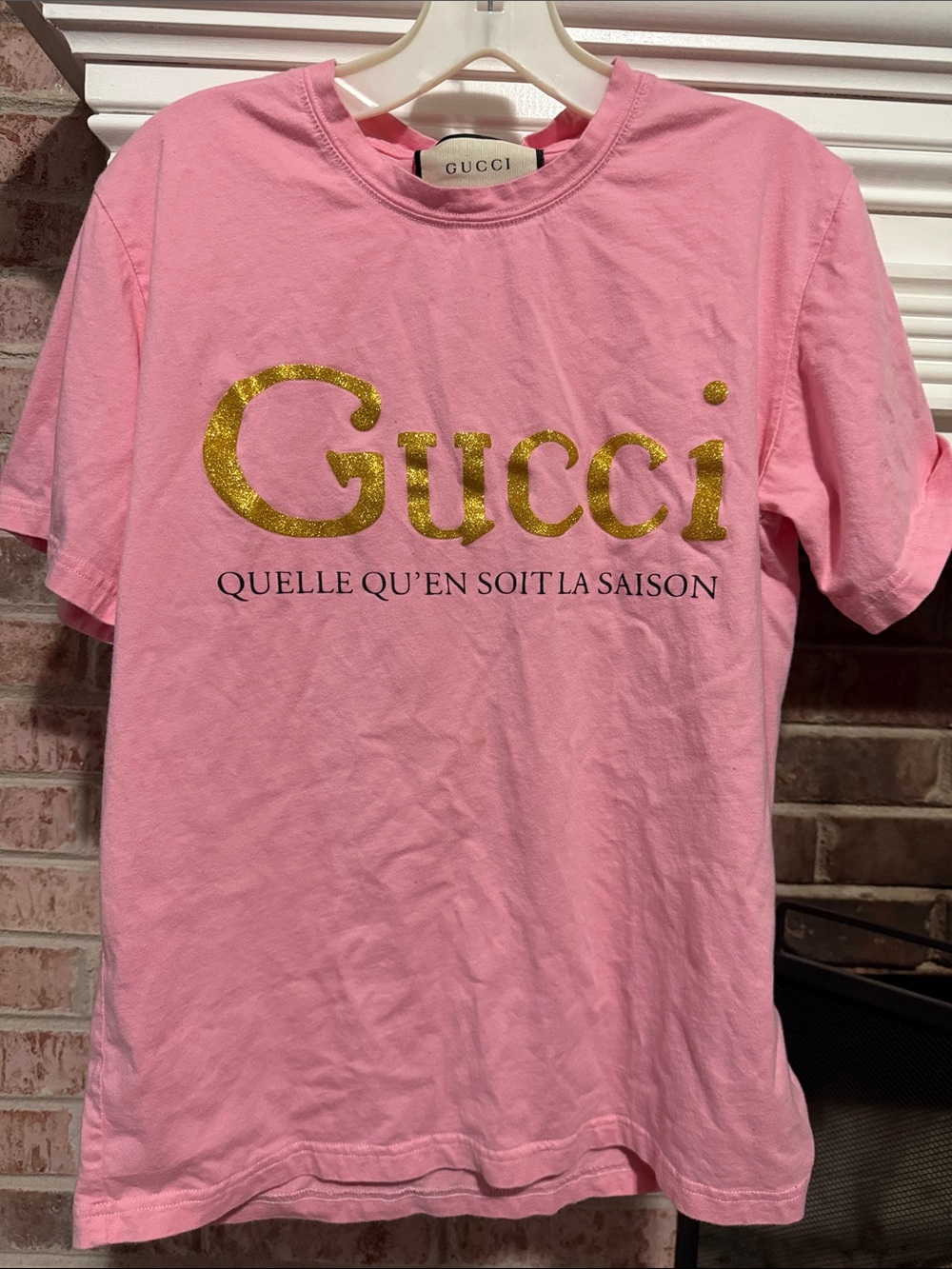 Womens Gucci Pink Tee with Gold Glitter Logo size Small